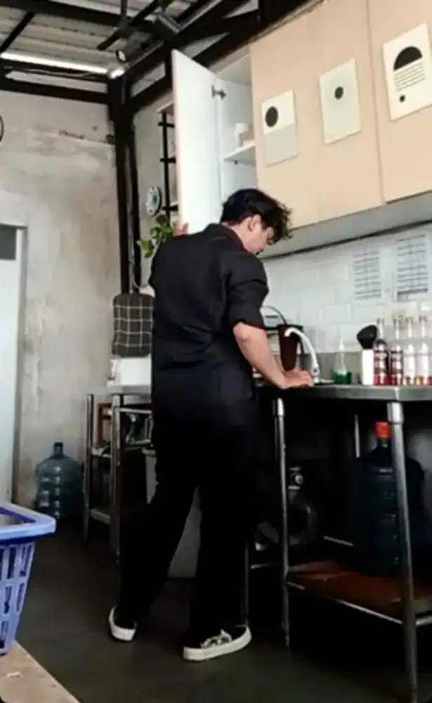 MENCARI LOWONGAN PEKERJAAN DIBIDANG FNB