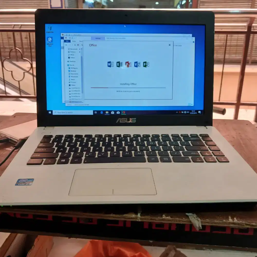 Asus x451c i3 RAM 4GB MULUS SIAP PAKE