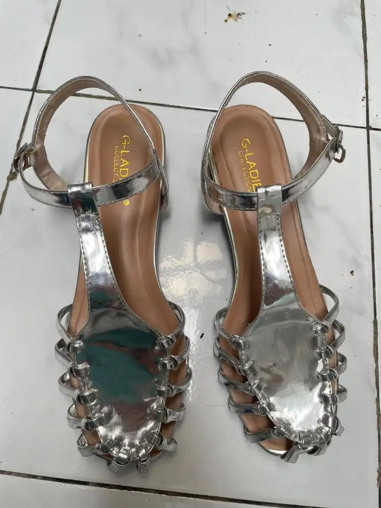 Wedges pesta silver