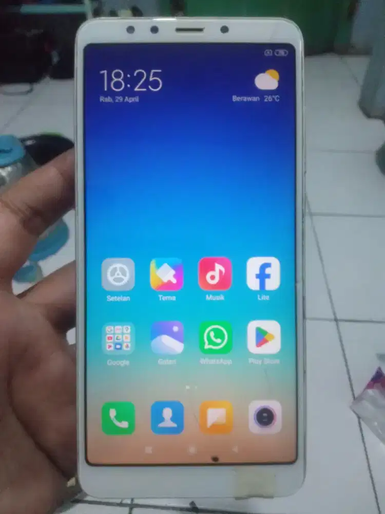 Xiaomi redmi 5 4G 2/16 layar 5.7 inchi siap pakai