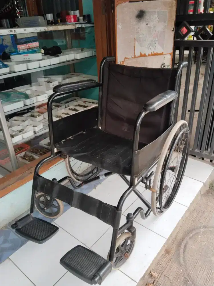 Dijual kursi roda second layak pakai