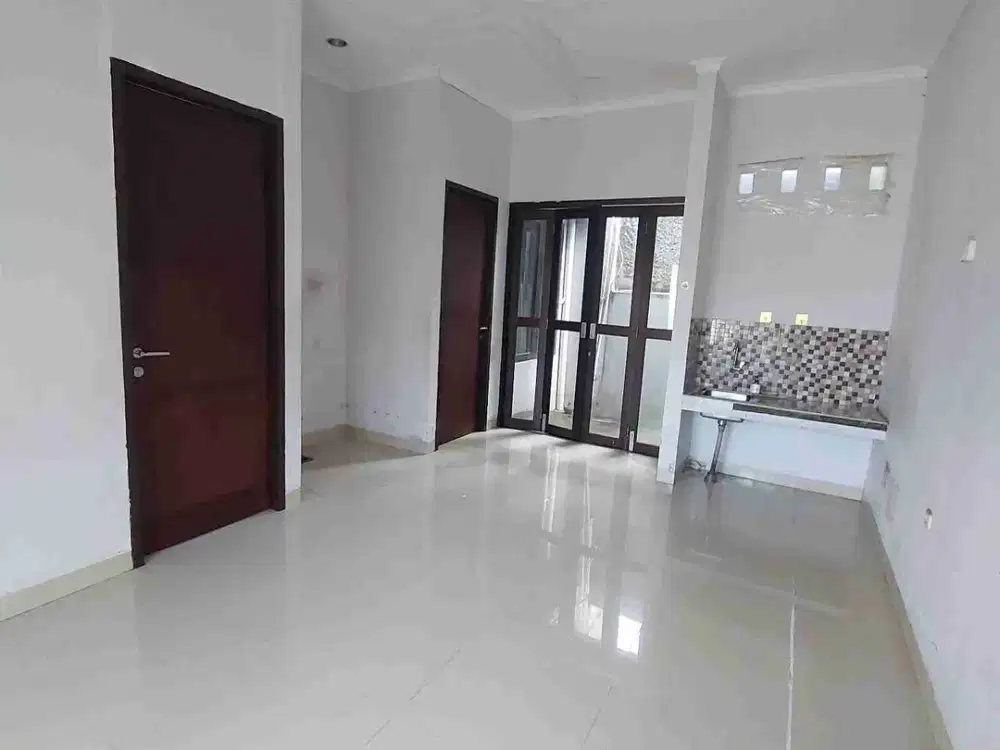 Rumah hook 1 lantai dalam komplek dengan fasilitas kolam renang di cinere