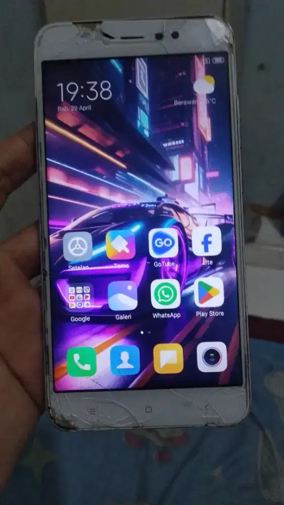 Xiaomi Note 5a 4G 2/16 layar 5.5 inchi retak normal