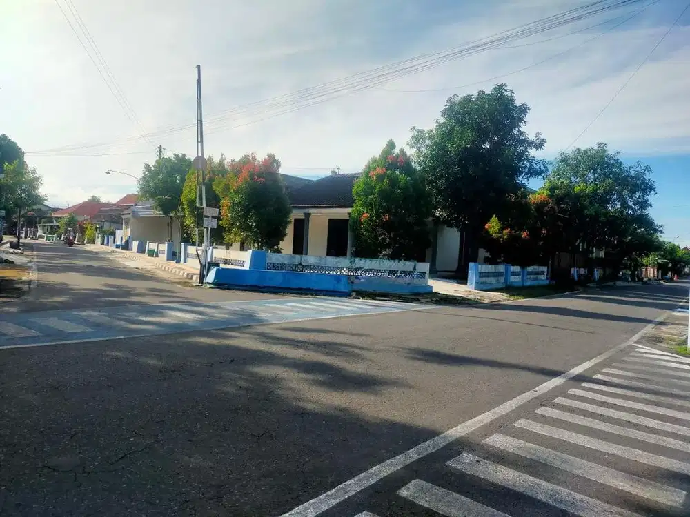 Rumah Hook 2 Muka Tepi Jln besar Bisa untuk usaha