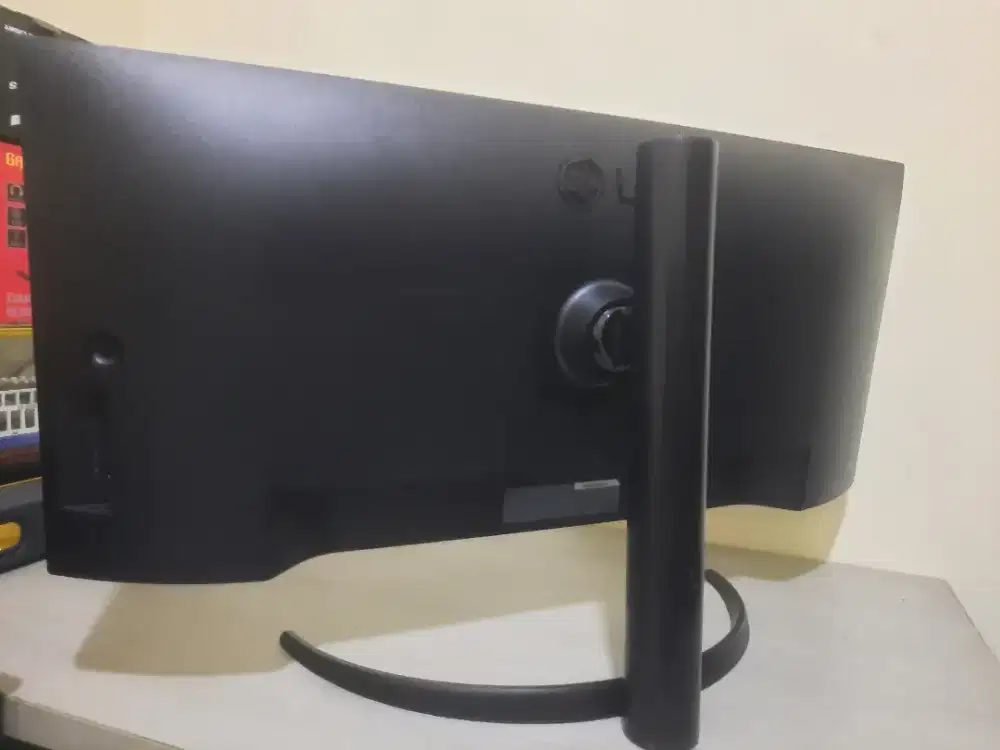 Butuh Monitor Geming/LG-34inch Cekung(Minus Layar Rusak Mesin Normal)