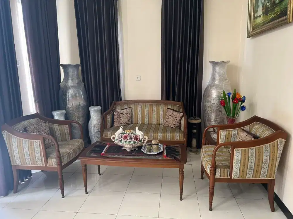 Set of livingroom sofa and table