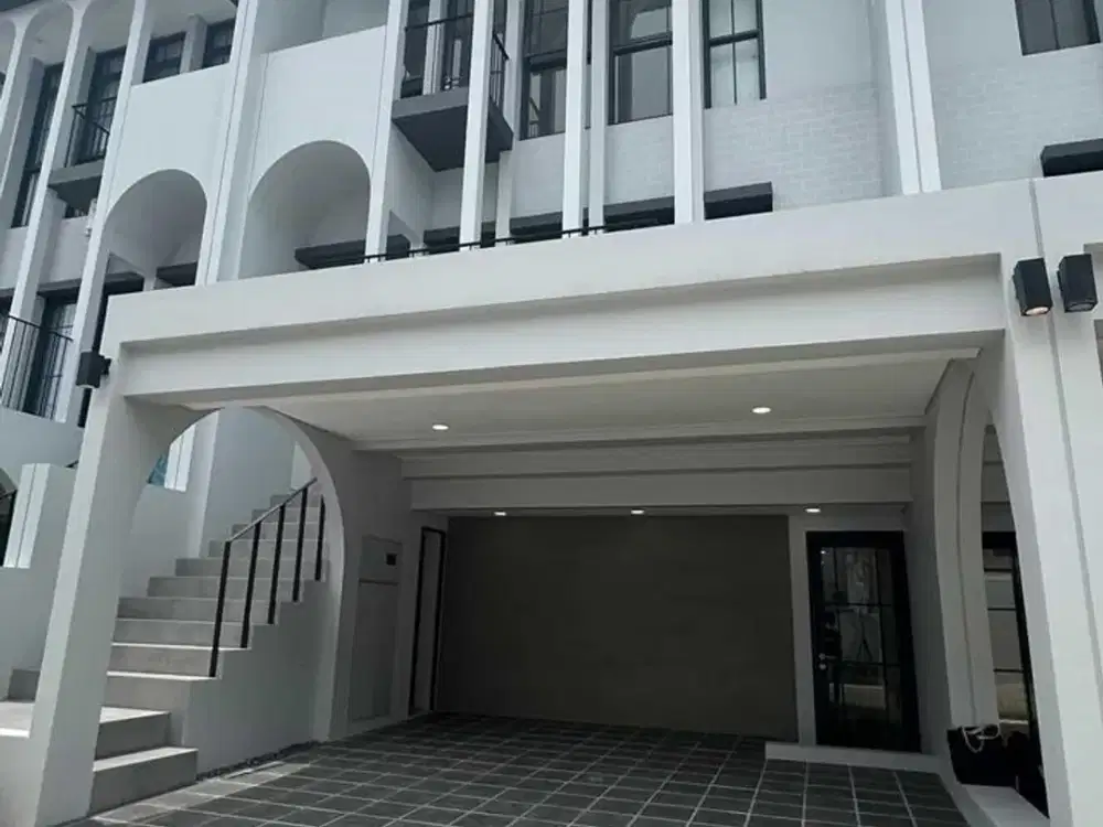 DISEWAKAN RUMAH ELEGANT 3 LANTAI - GREENWICH BSD