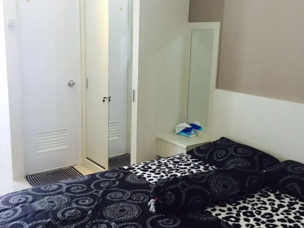 Studio Sewa Green Pramuka Apartemen