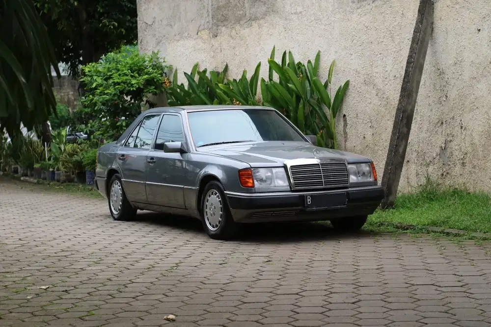 Mercedes-Benz W124 300E AT