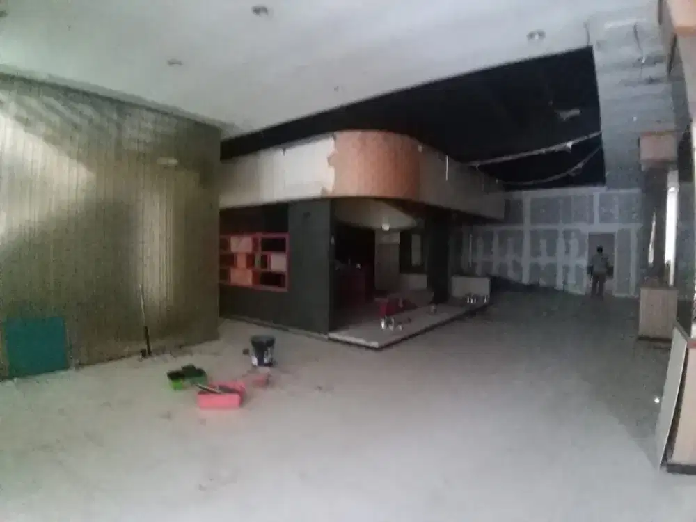 DIJUAL / DISEWAKAN – BANGUNAN BEKAS KARAOKE