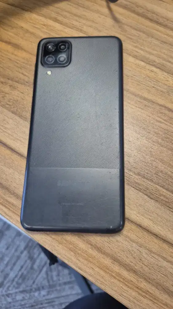 Hp Samsung A12 Bekas