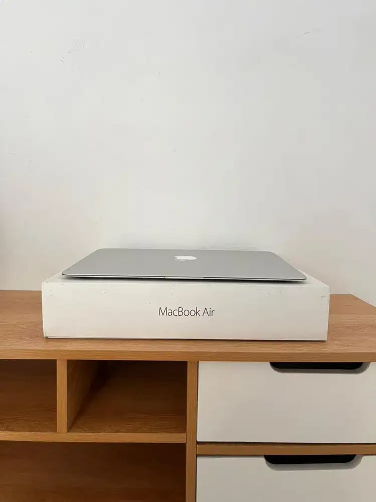 Macbook Air 2017 - Mati Total (Baterai Baru)