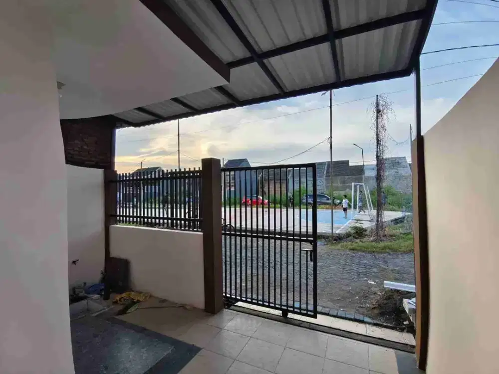 RUMAH FULL RENOVASI DIJUAL CEPAT LOKASI DI PERUM. GRIYA AMERTA KEC. MEDAYU RUNGKUT