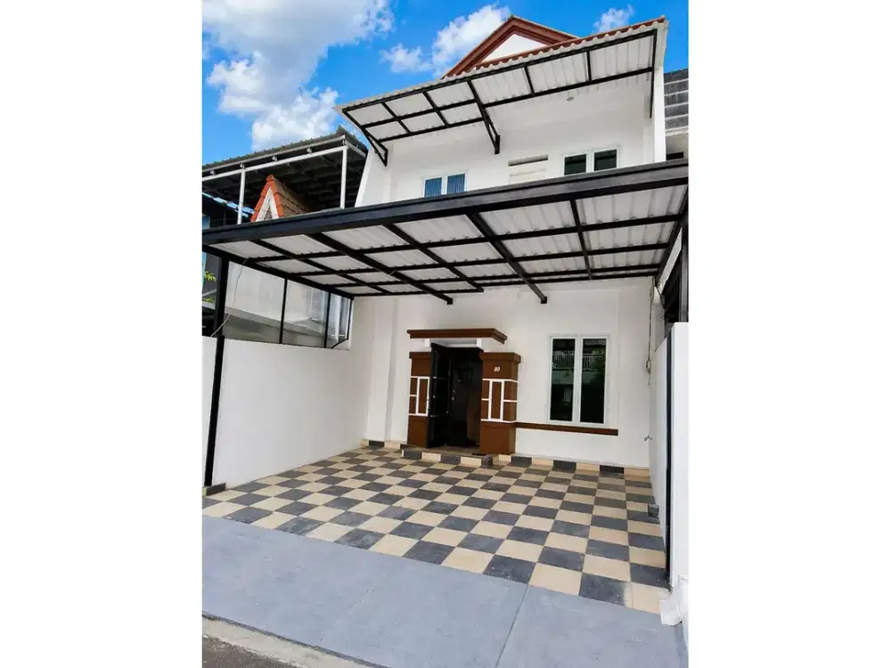 DISEWA RUMAH MEWAH 2 LANTAI SEMI FURNISH DI VICTORIA SENTUL CITY SSR1047