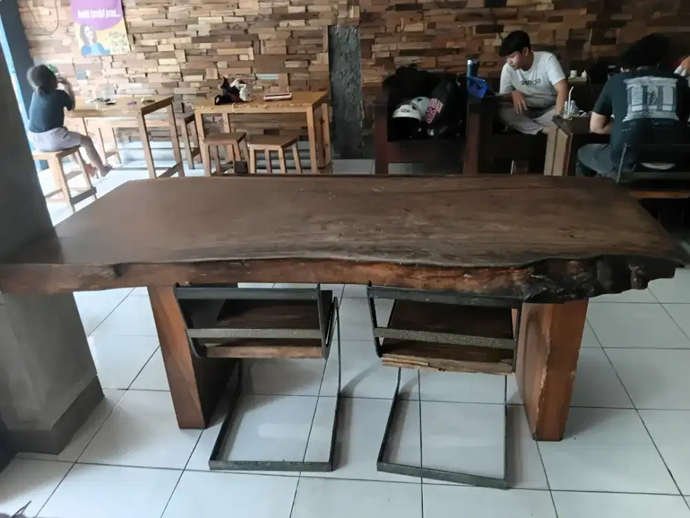 Meja kayu Trembesi