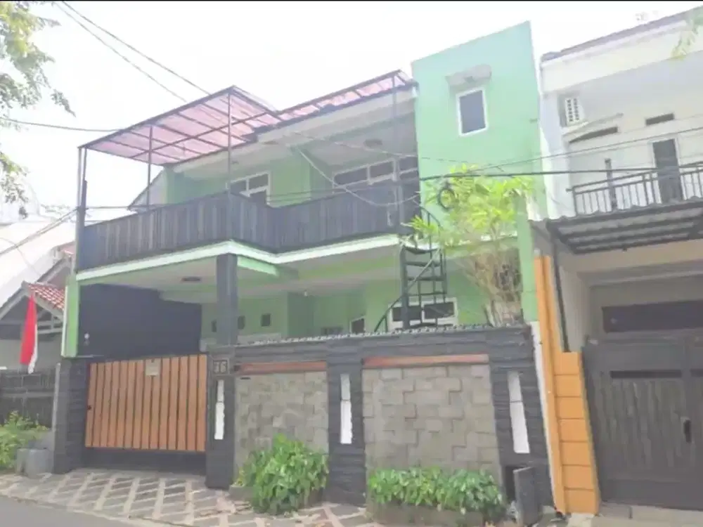 Disewakan Rumah Nyaman di Tebet, Jalan 2 Mobil, Dekat Taman & Akses Transportasi Umum