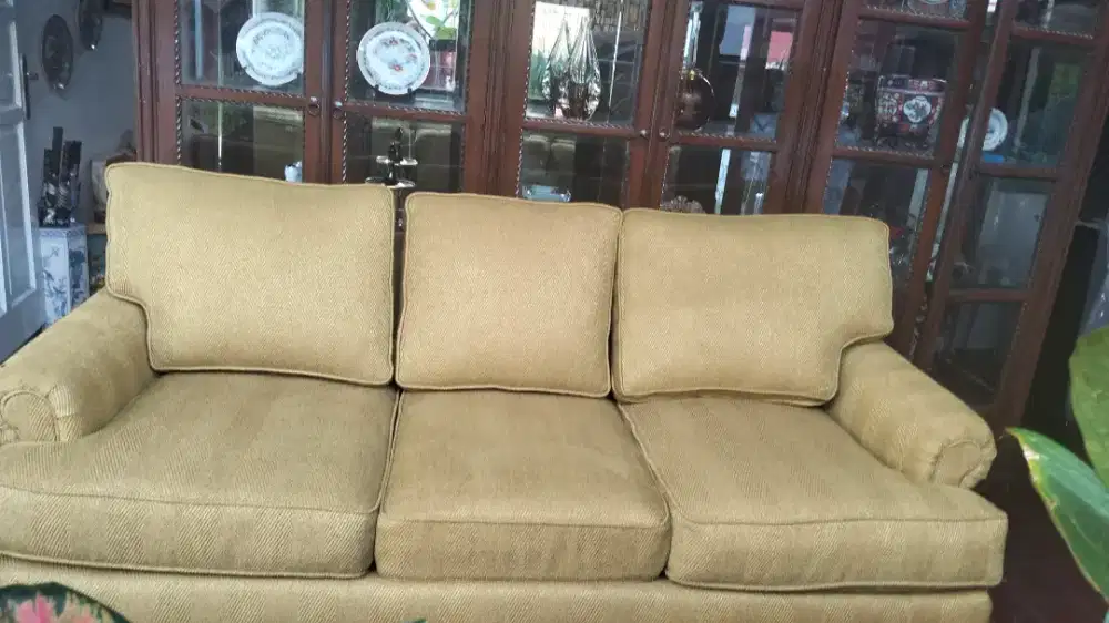 Sofa DREXEL 3 seat. Ex kedutaan Amirika