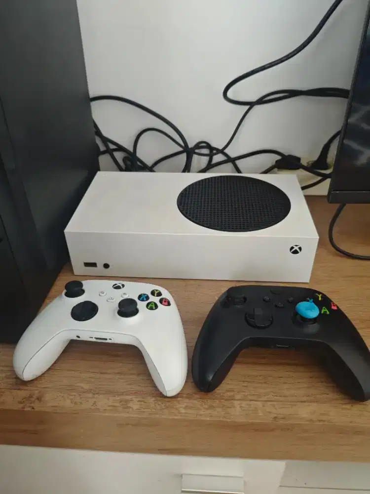 Xbox Series S 512GB Fullset + 2 Stick & Game Pass Ultimate!
