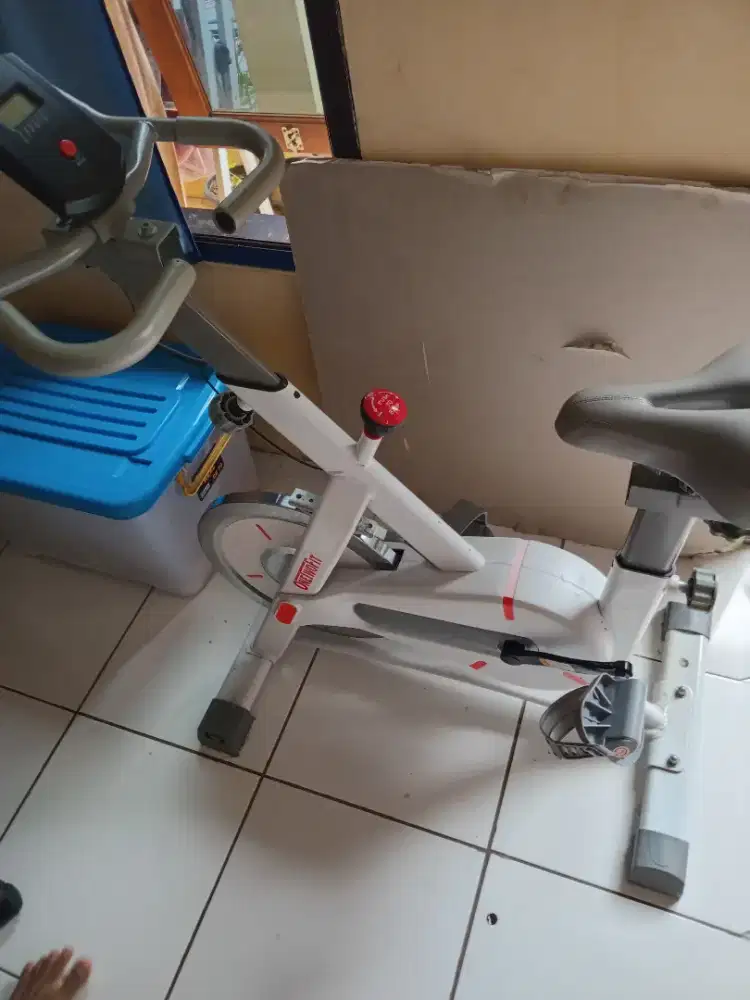 Sepeda statis onetwofit