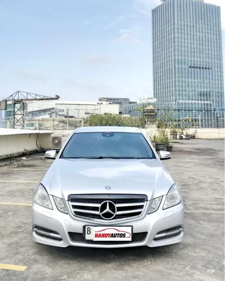 Mercedes Benz E250 Avantgarde facelift Tahun 2012 Abu-abu Metalik