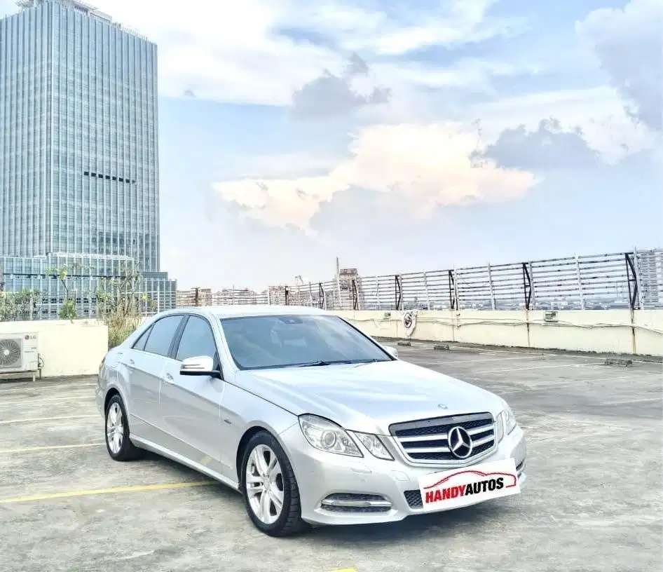 Mercedes Benz E250 Avantgarde facelift Tahun 2012 Abu-abu Metalik