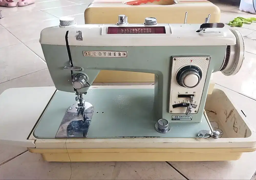 Mesin jahit portable merk brother