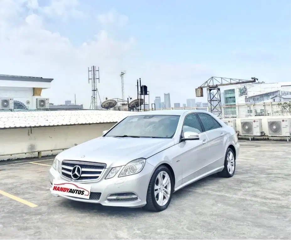 Mercedes Benz E250 Avantgarde facelift Tahun 2012 Abu-abu Metalik
