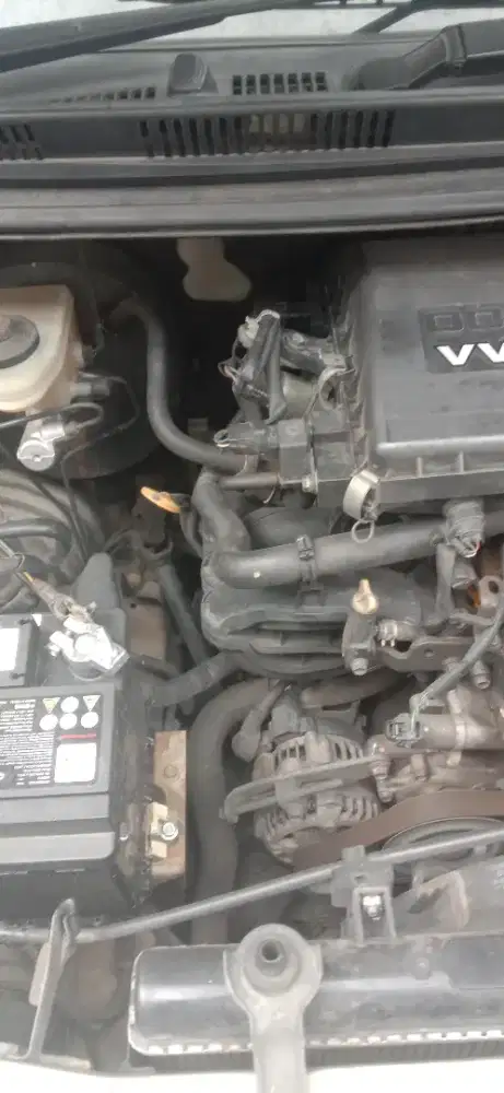 Avanza Veloz luxsuri tahun 2014 warna putih metik