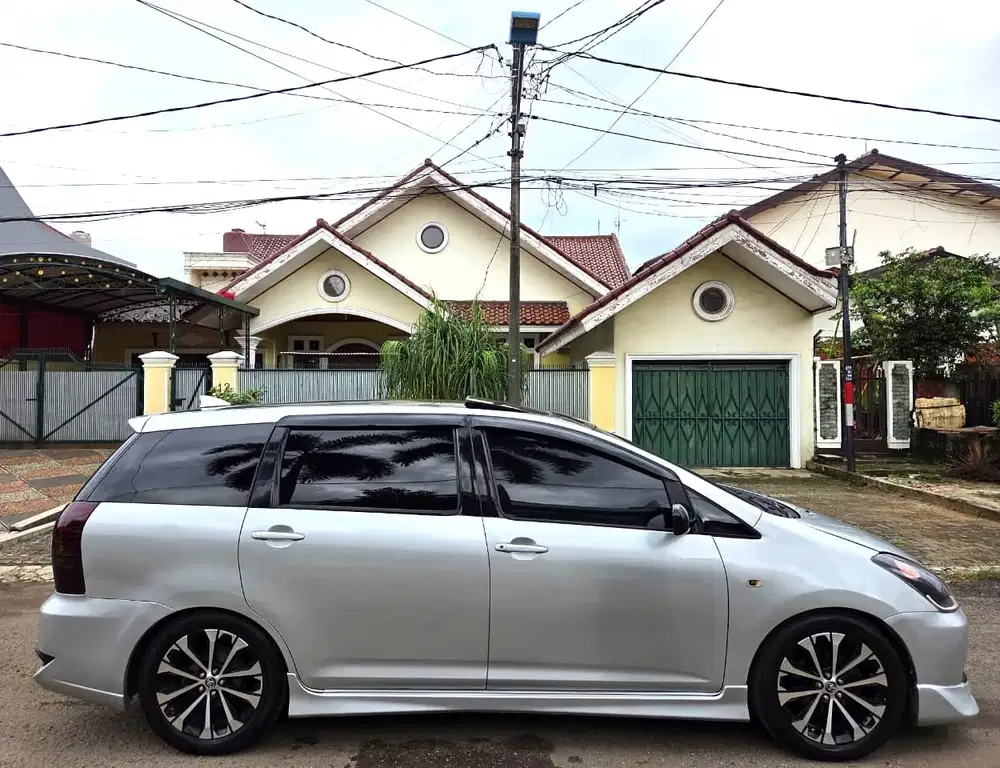 Toyota Wish 2004 Bensin