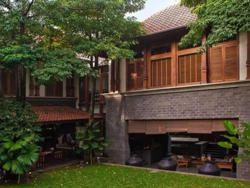 Rumah Mewah Bergaya Etnik dengan Swimming Pool di Salah Satu Cluster Premium di Bintaro Jaya sektor 9.