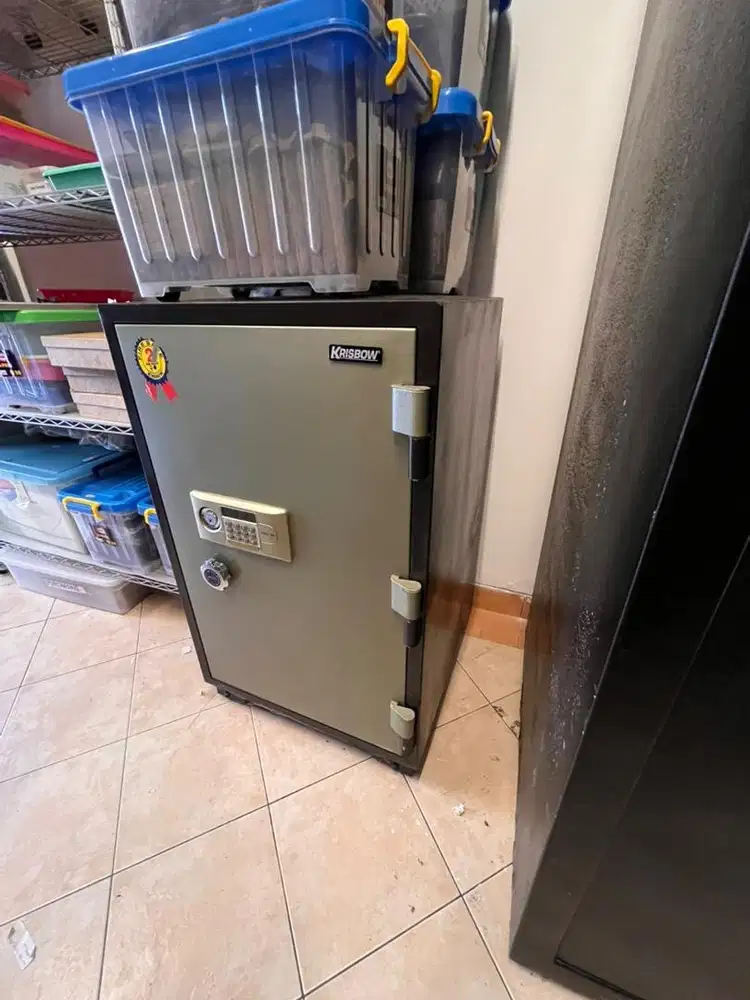 FOR SALE: KRISBOW Fire-Resistant Safe - Type 137463 KW 20-95