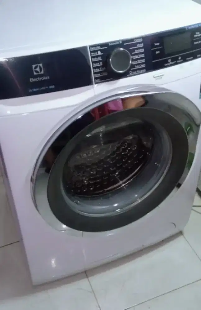 Bu Mesin cuci frontloading ELectrolux 10kg,versi tertinggi,model baru