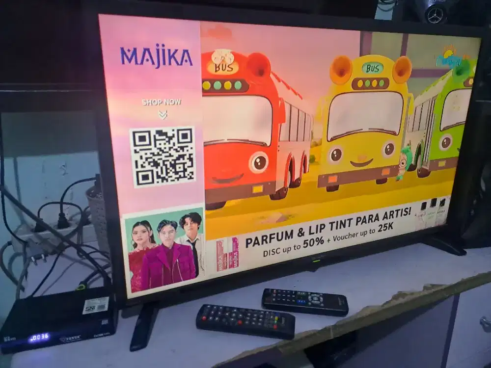 TV 32 LED Sharp dan STB TV