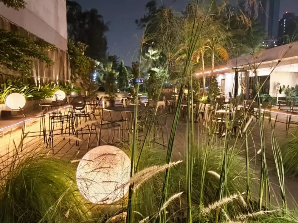 Investasi Langka! Cafe Hits Sunter Full Furnish + Lahan Luas 1000 M² SHM di Sunter