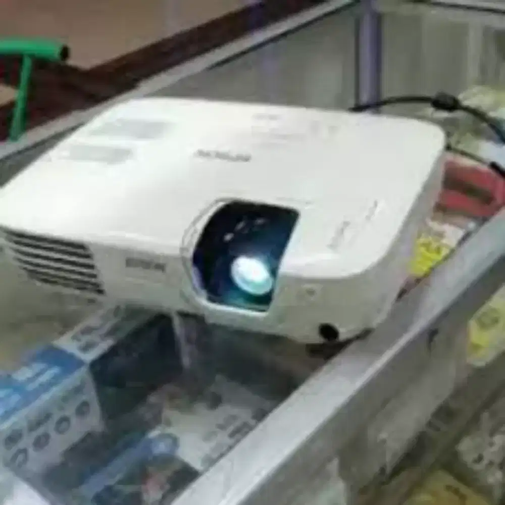 Proyektor epson ebs9 seken, terang