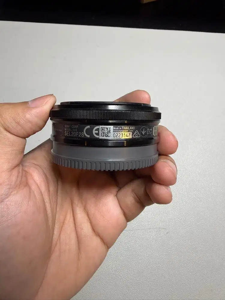 lensa Sony 20mm f/2.8