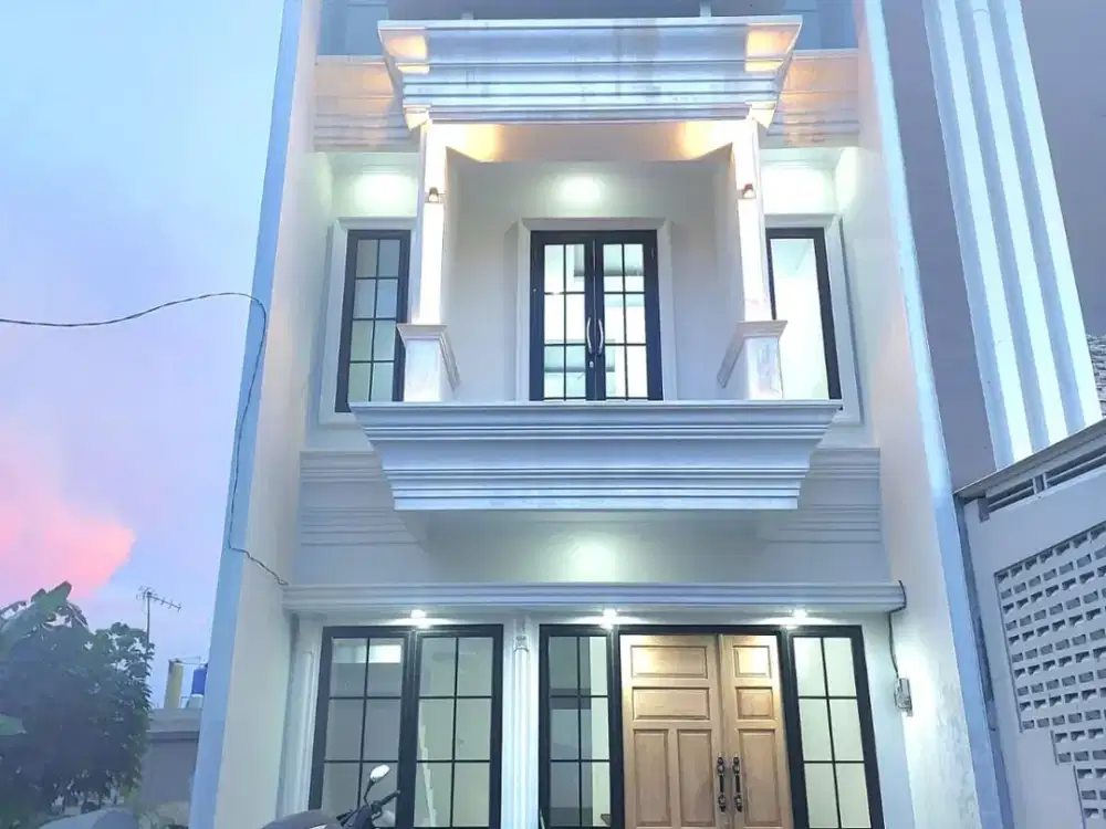 Rumah Baru Classic Style  Cluster Strategis Di Jagakarsa Jakarta Selatan Dekat Tol Ada Rooftop