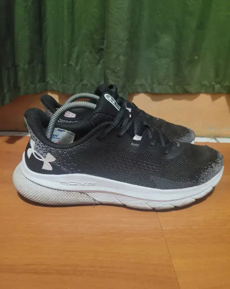 Under Armour running 44.5