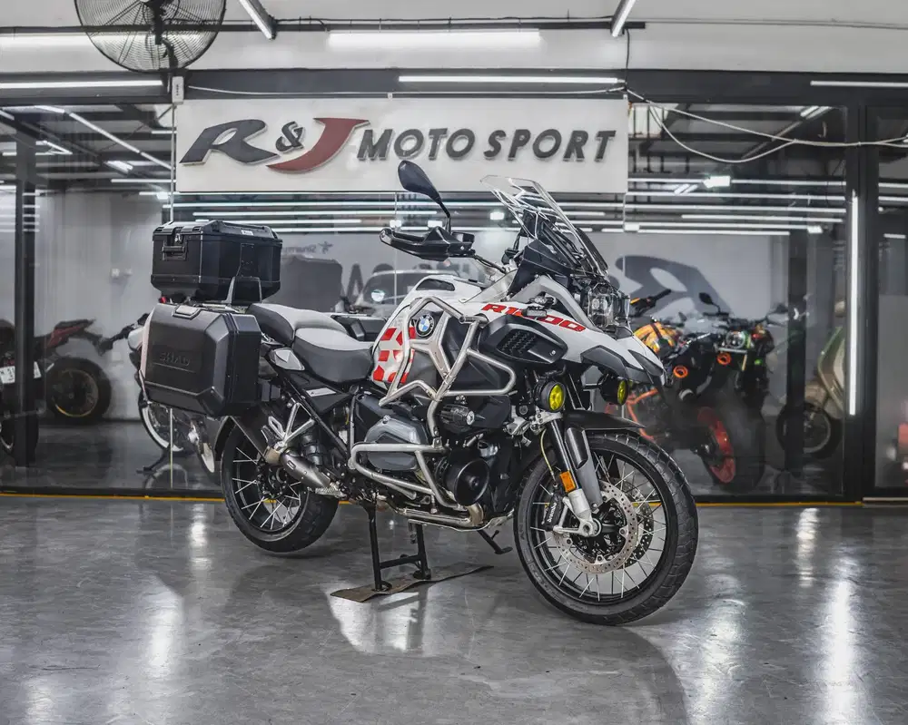 BMW GS K51 Putih Tahun 2017 Odo 19.000 an Pajak 11.2026 Knalpot Akrapo