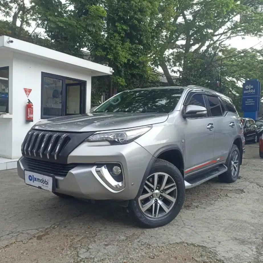 LOW DP Toyota Fortuner 2.7 4x2 SRZ Bensin-AT 2017 BKG