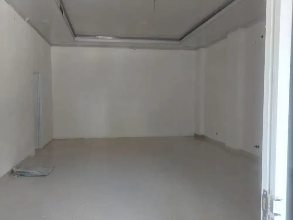 Di sewakan ruko 4 lantai dengan lokasi premium di kawasan Harapan Indah, Bekasi.