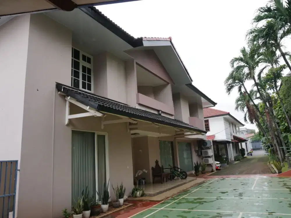 RUMAH DIJUAL KEBAYORAN BARU CIPETE DEKAT STASIUN HAJI NAWI