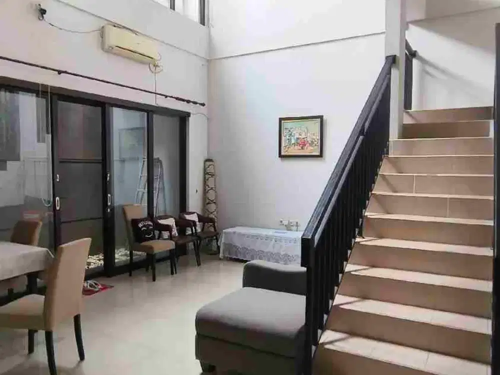 Murah Dekat Jalan Raya Jemursari Rumah 2 Lantai Siap Huni