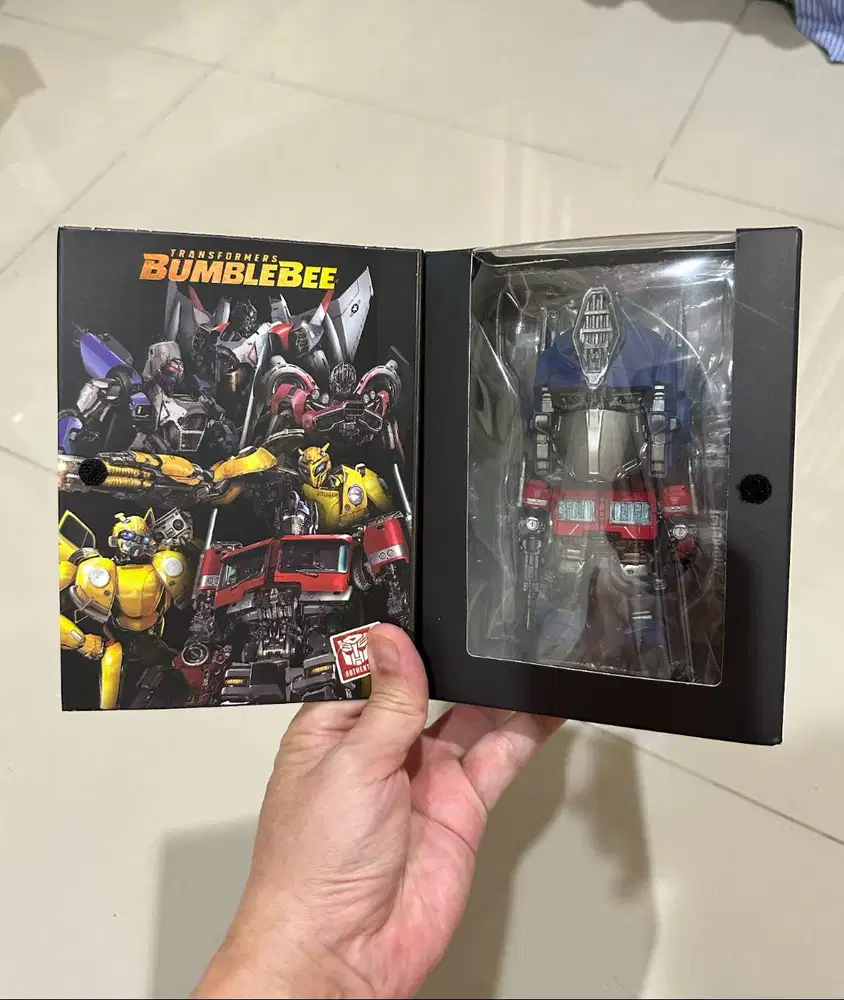 DIJUAL : Mini Transformer Bumblebee & Optimus Battlemask Robot Figure