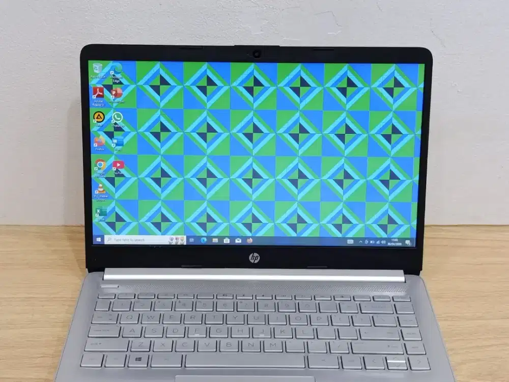 Laptop HP 14s-dk0xxx Prosesor AMD A9 9425 RAM 4GB HDD 1 TB
