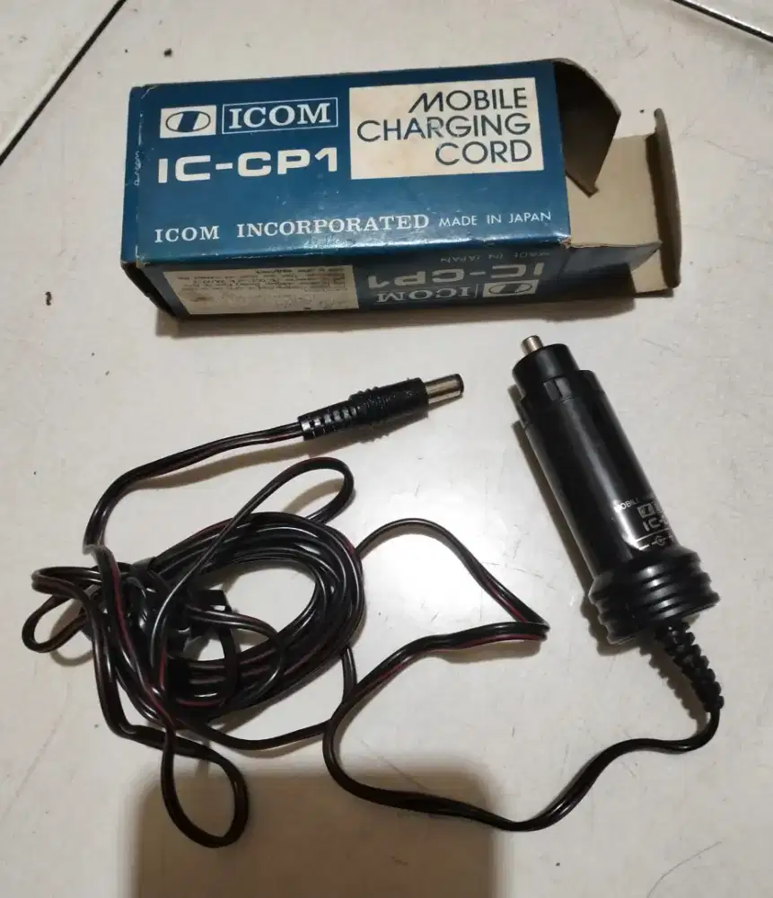 Charger mobil buat HT ICOM IC-CP1 , original buatan Japan .