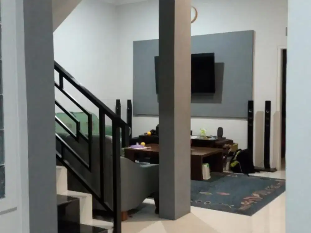 Dijual Hunian 2 Lantai Terawat dan Luas  Dengan Lokasi Yang Super Strategis di Pasir Impun, Bandung