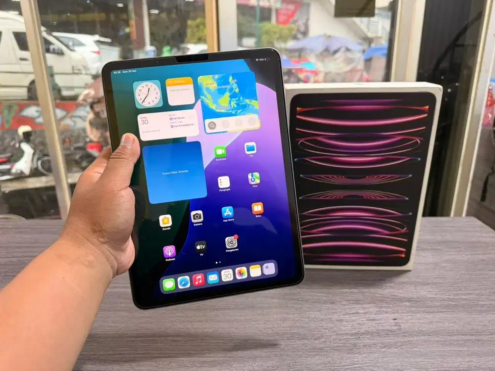 Dijual iPad Pro 11 inch m2 gen 4 IBOX mulus 1000% seperti baru fullset