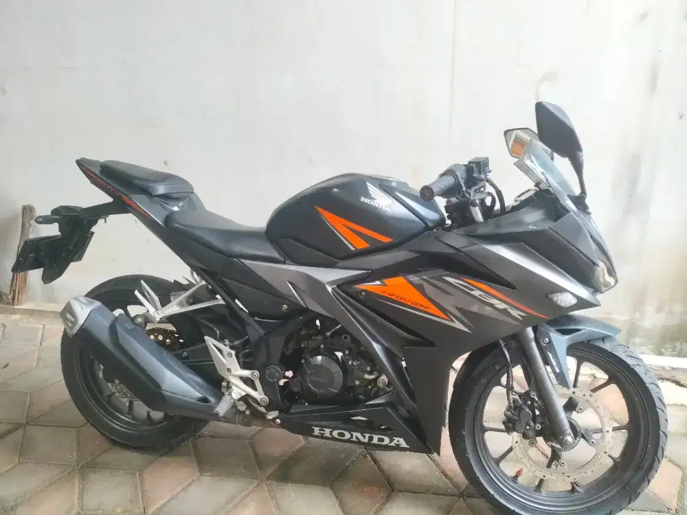 Honda CBR 150 type ABS tahun 2020 pemakaian plat N Kepanjen bisa TT