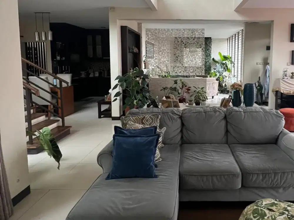 Dijual Hunian 2.5 Lantai Asri, Sejuk, Luas dan Nyaman Lokasi Super Strategis di Sindanglaya, Bandung
